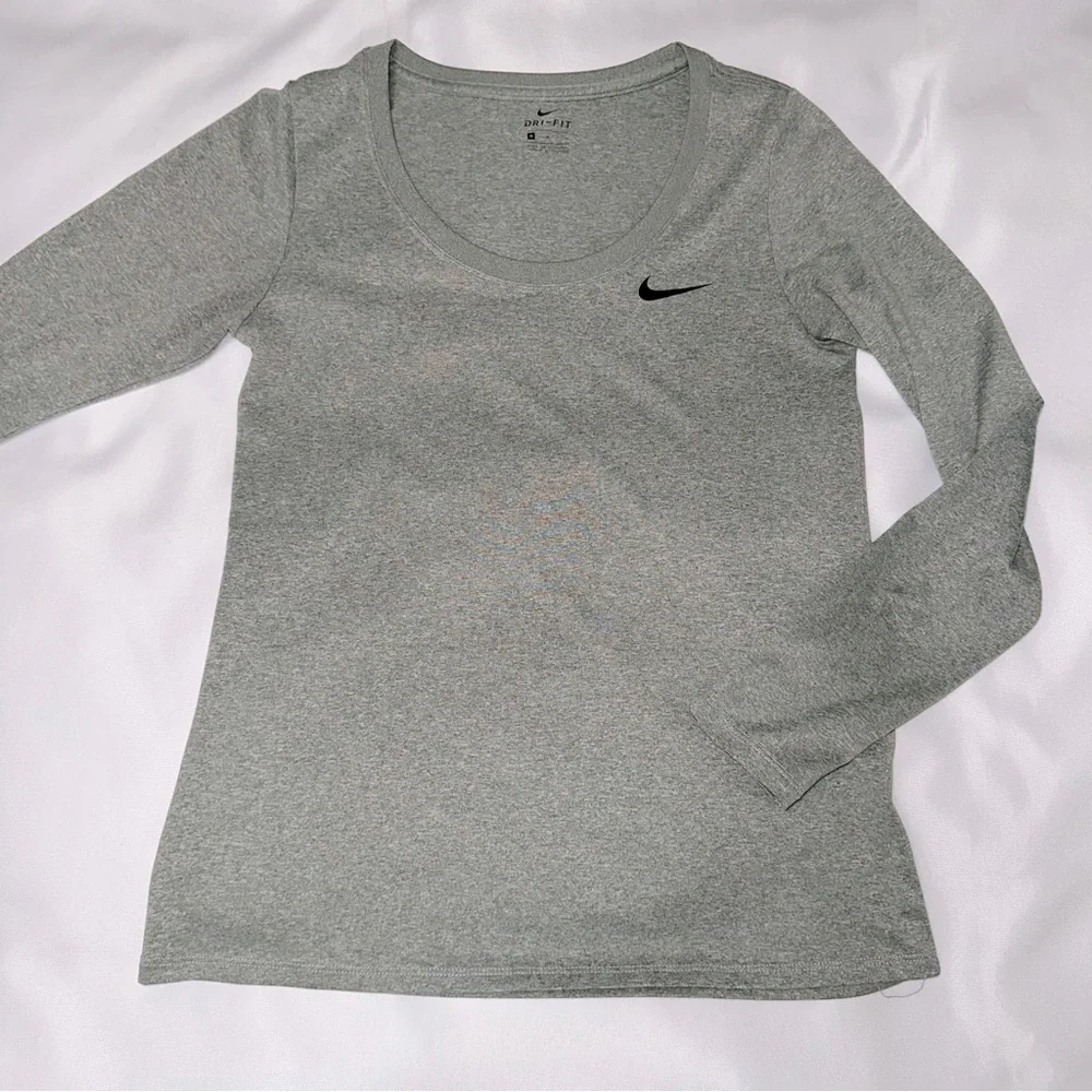 Nike dri-fit shirt Heather gray medium long sleeve